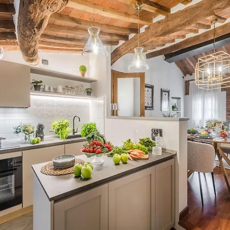 Apartment Tuscan Charm In The Heart Of Lucca Lucca