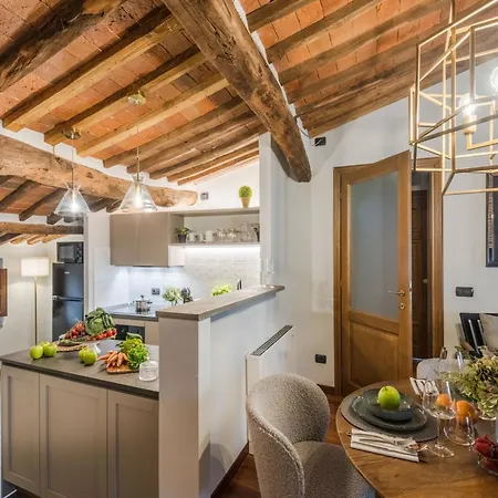Tuscan Charm In The Heart Of Lucca