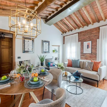 Tuscan Charm In The Heart Of Lucca Apartment *