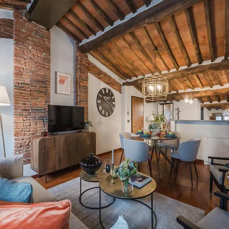 Tuscan Charm In The Heart Of Lucca *